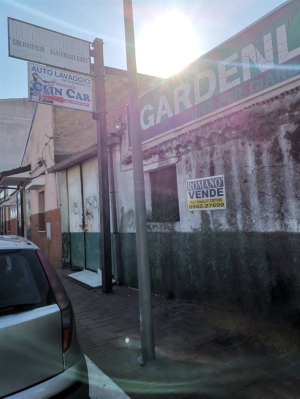 negozio in vendita a Crotone in zona Centro Città