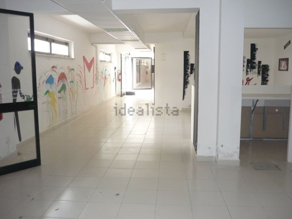 locale di sgombero in vendita a Crotone in zona Tufolo