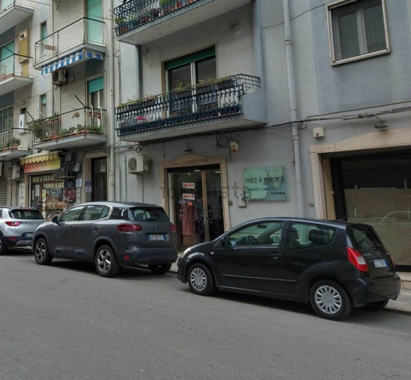 locale commerciale in vendita a Crotone in zona Centro Città