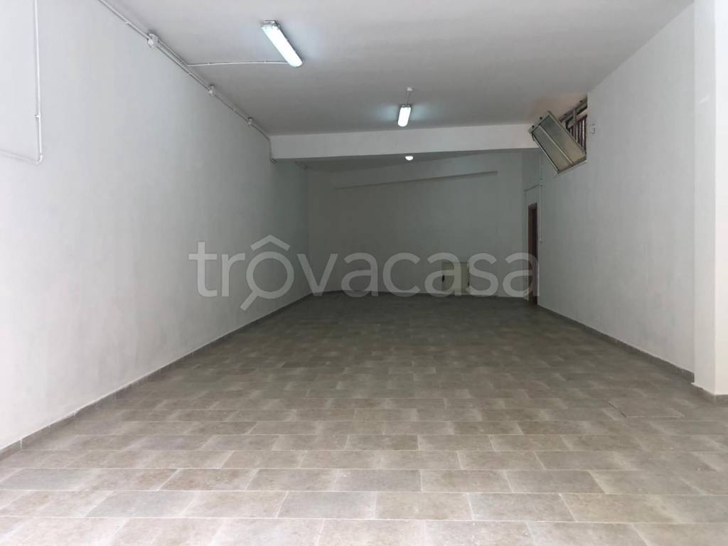 locale commerciale in vendita a Crotone in zona Città Vecchia