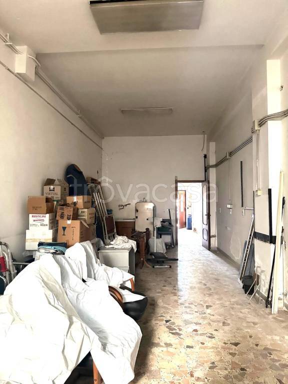 locale commerciale in vendita a Crotone
