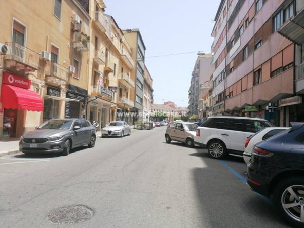 locale commerciale in vendita a Crotone in zona Città Vecchia
