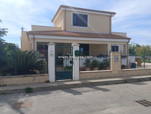casa indipendente in vendita a Crotone in zona Margherita