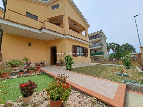 casa indipendente in vendita a Crotone