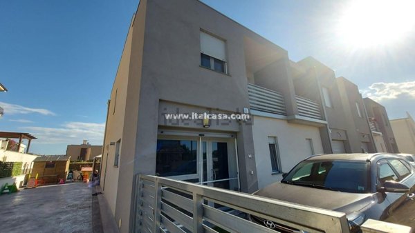 casa indipendente in vendita a Crotone in zona Farina