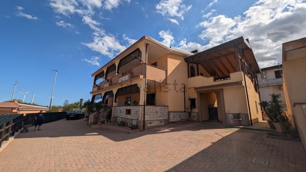 casa indipendente in vendita a Crotone in zona Apriglianello