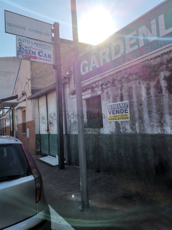 locale di sgombero in vendita a Crotone