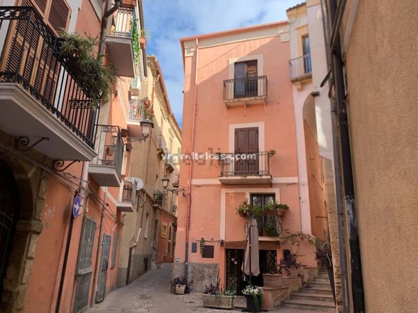 ufficio in vendita a Crotone in zona Città Vecchia