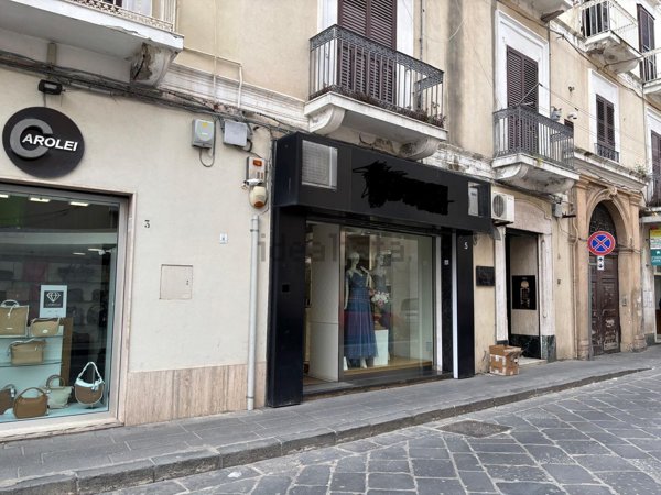 locale di sgombero in vendita a Crotone in zona Città Vecchia