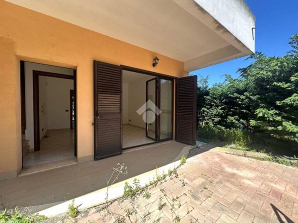 casa indipendente in vendita a Crotone in zona Farina