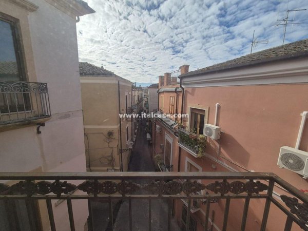 appartamento in vendita a Crotone in zona Città Vecchia