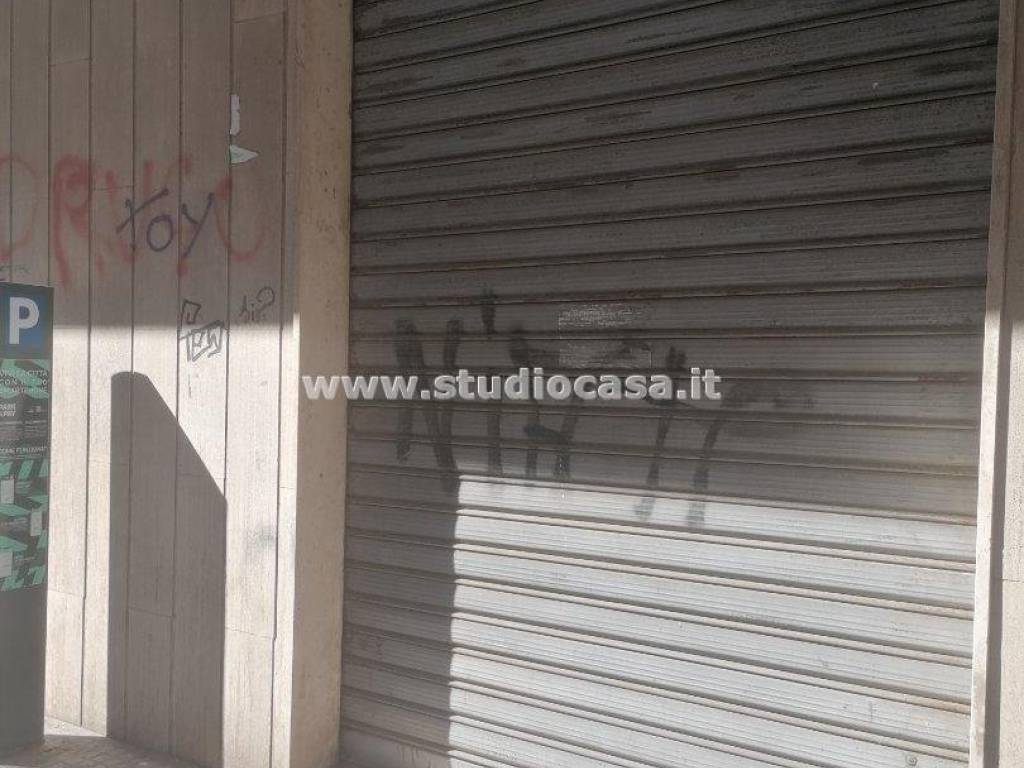 negozio in vendita a Crotone