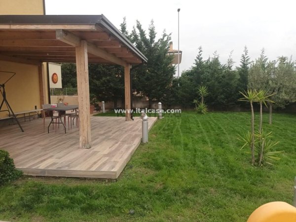 casa indipendente in vendita a Crotone