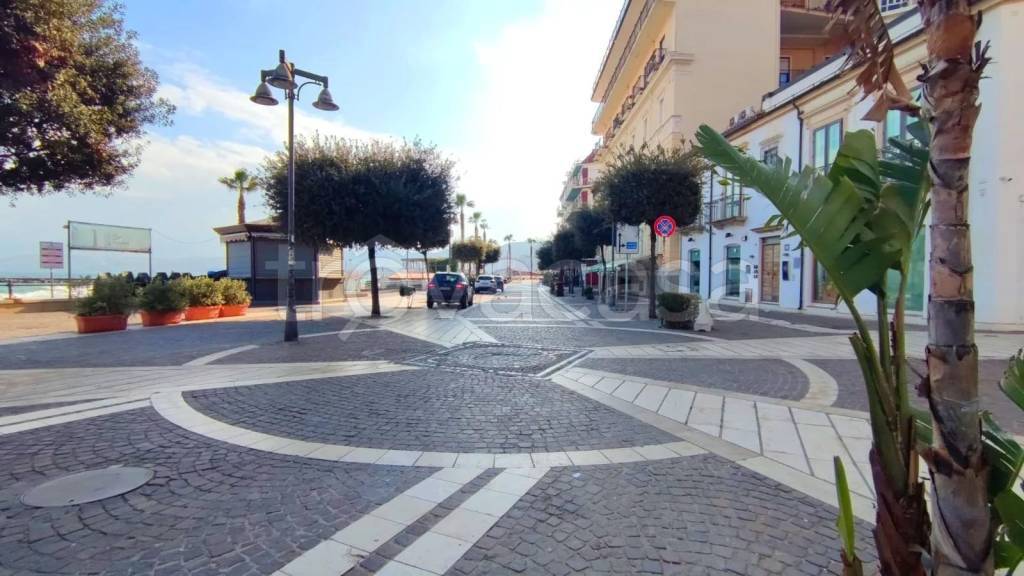 negozio in vendita a Crotone