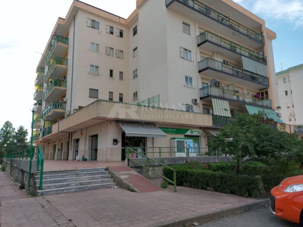 negozio in vendita a Crotone