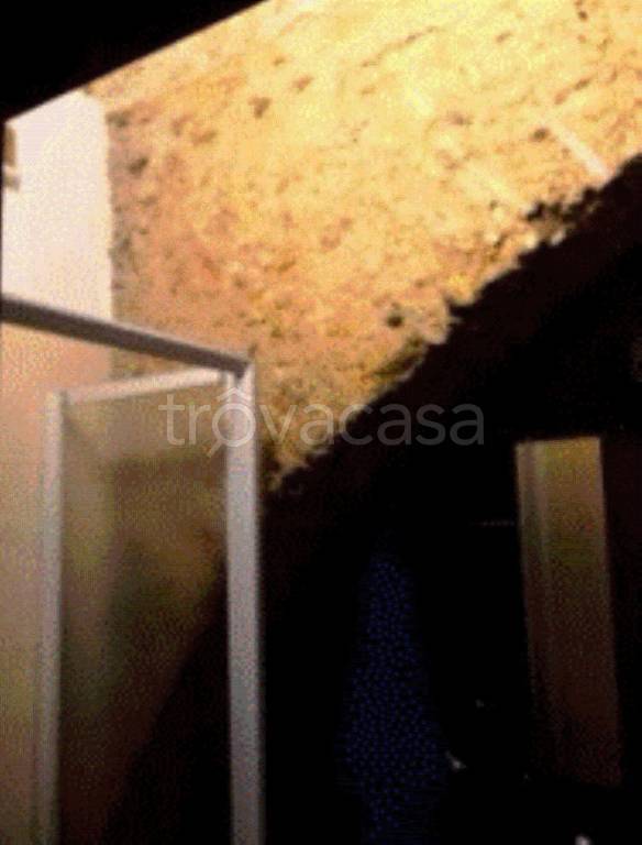 negozio in vendita a Crotone
