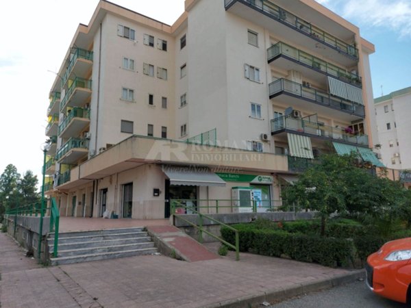 negozio in vendita a Crotone