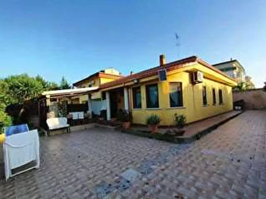casa indipendente in vendita a Crotone in zona Farina