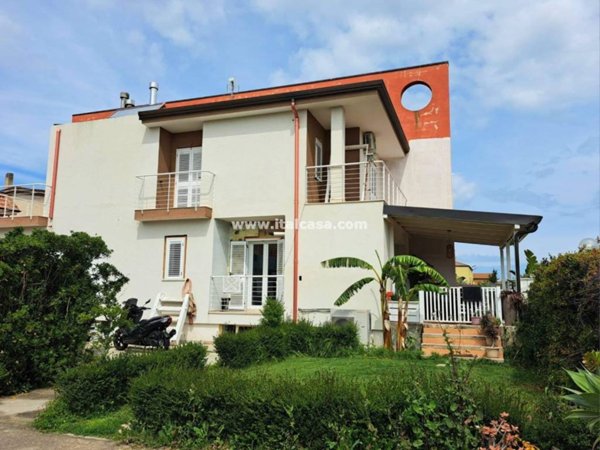 casa indipendente in vendita a Crotone in zona Centro Città