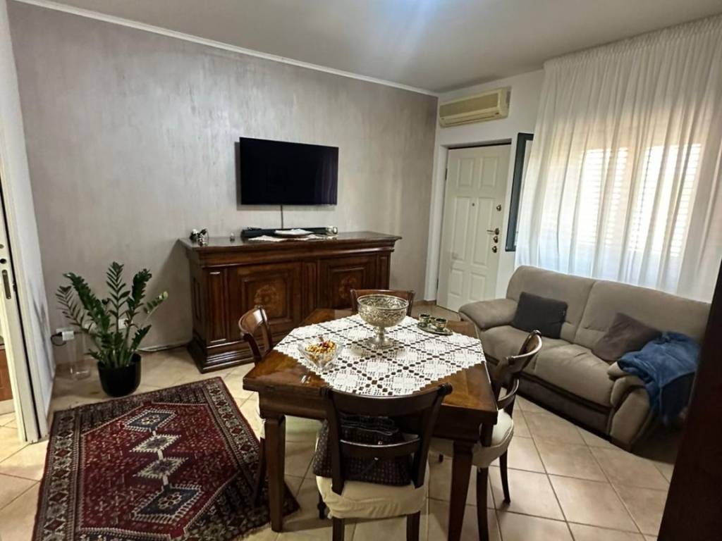 casa indipendente in vendita a Crotone in zona Farina