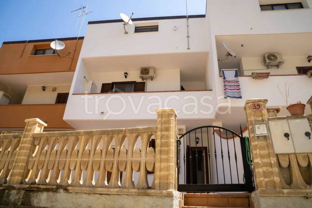 casa indipendente in vendita a Crotone in zona Città Vecchia