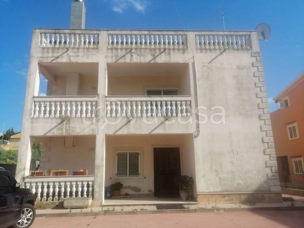casa indipendente in vendita a Crotone in zona Farina