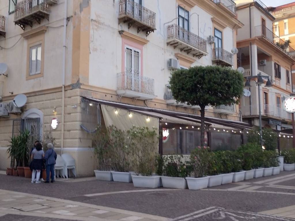 negozio in vendita a Crotone