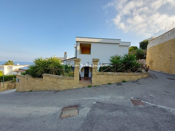 casa indipendente in vendita a Crotone