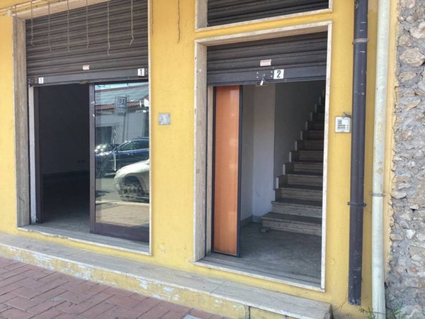 negozio in vendita a Crotone in zona Centro Città
