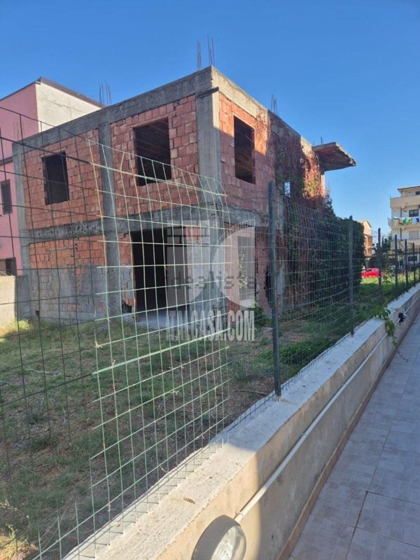 quadrivano in vendita a Crotone in zona Farina