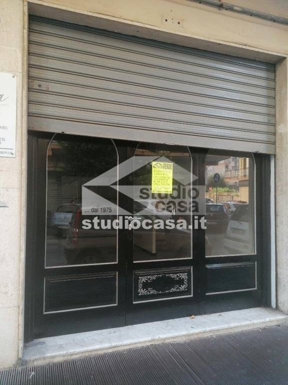 negozio in vendita a Crotone