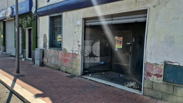 locale di sgombero in vendita a Crotone in zona Centro Città