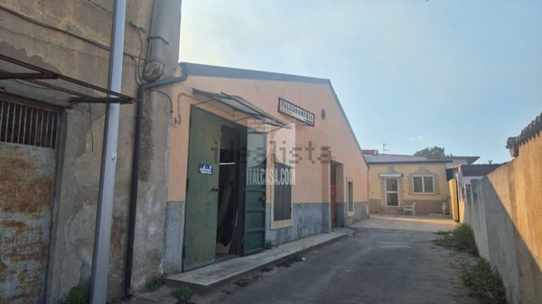 ufficio in vendita a Crotone in zona Centro Città