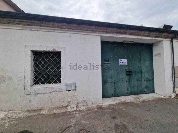 ufficio in vendita a Crotone in zona Città Vecchia