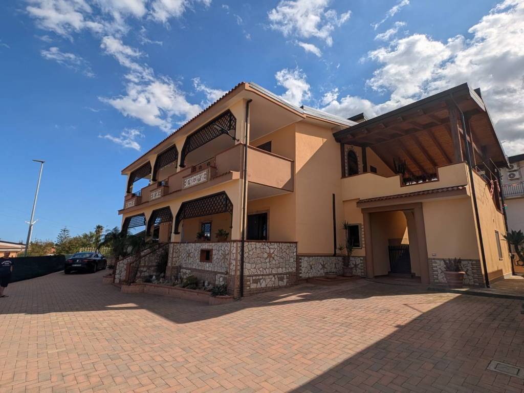 casa indipendente in vendita a Crotone in zona Apriglianello