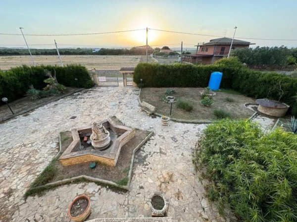 casa indipendente in vendita a Crotone in zona Margherita