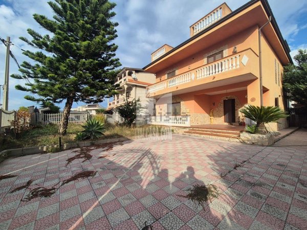 casa indipendente in vendita a Crotone in zona Città Vecchia