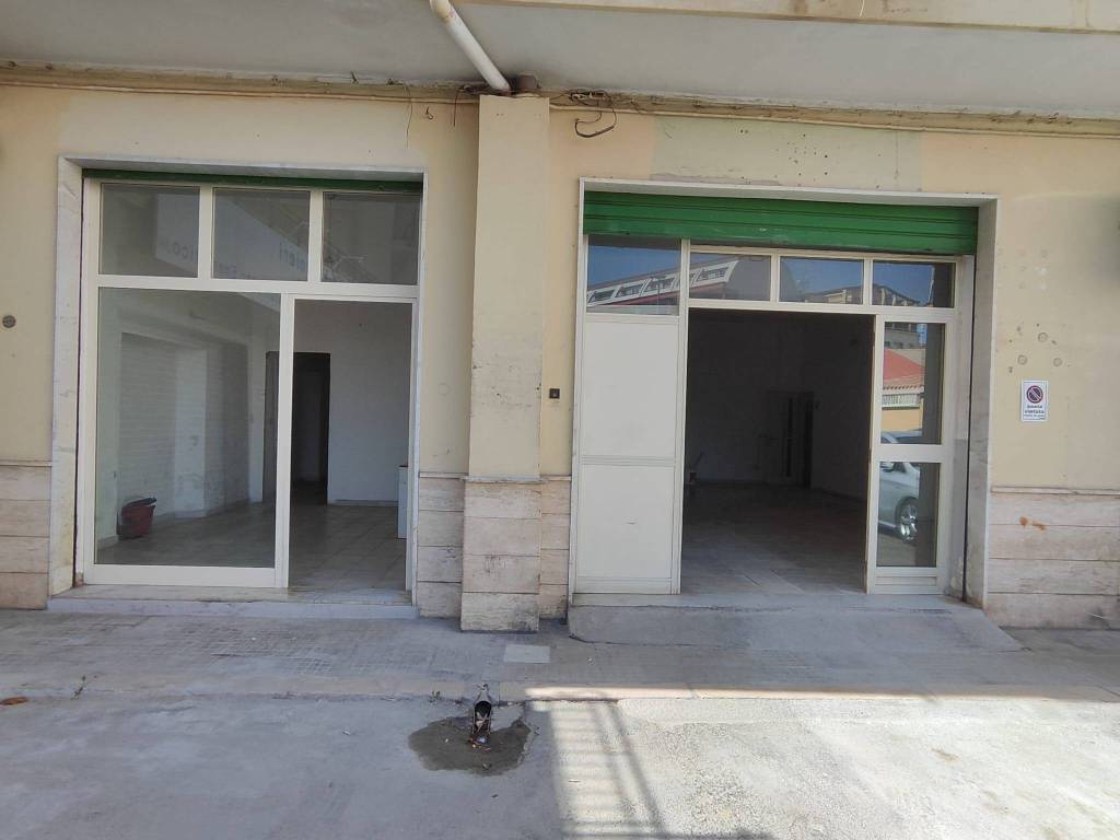 locale commerciale in vendita a Crotone
