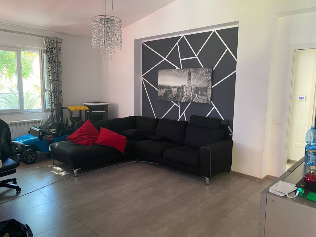 casa indipendente in vendita a Crotone in zona Farina