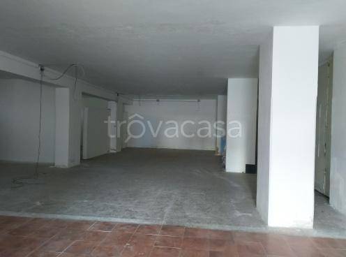 locale commerciale in vendita a Crotone