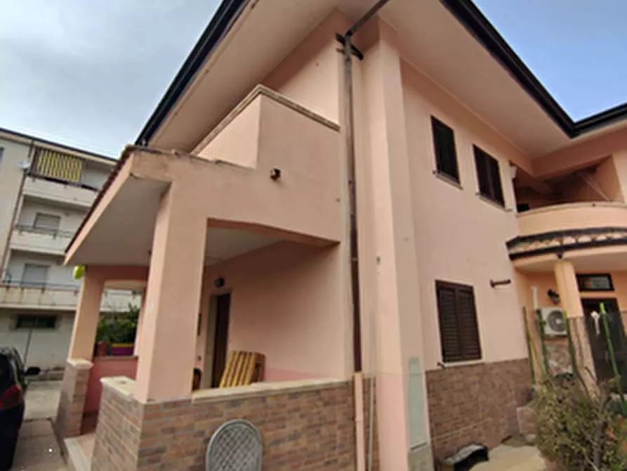 casa indipendente in vendita a Crotone in zona Farina