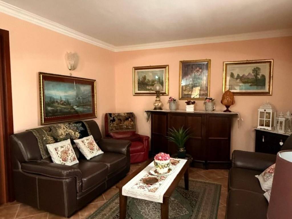 casa indipendente in vendita a Crotone in zona Apriglianello