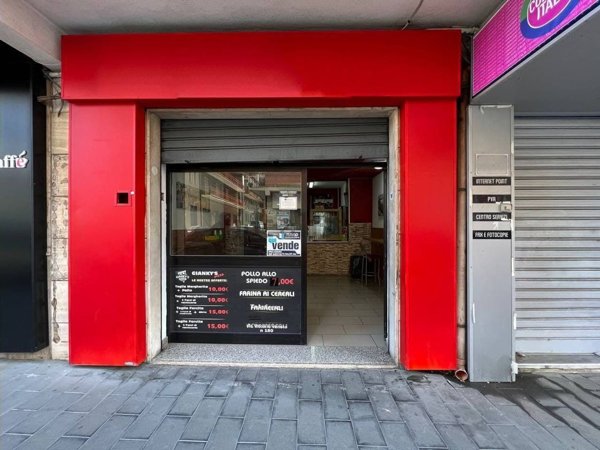 locale commerciale in vendita a Crotone in zona Centro Città