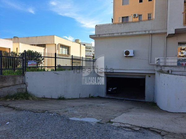 ufficio in vendita a Crotone in zona Tufolo