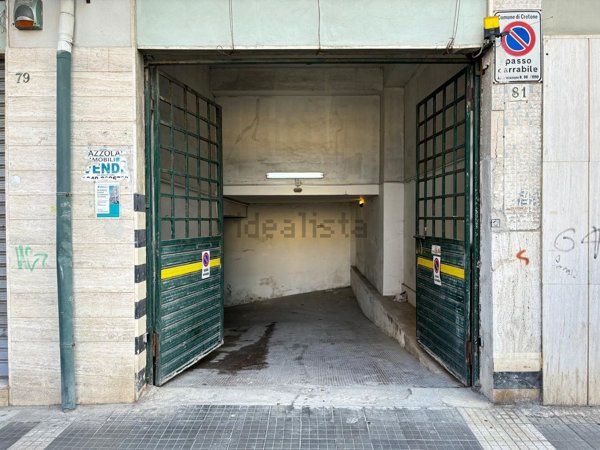 negozio in vendita a Crotone in zona Città Vecchia