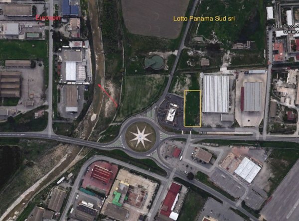 terreno edificabile in vendita a Crotone in zona Papanice
