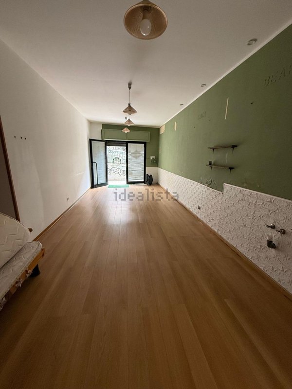 locale di sgombero in vendita a Crotone in zona Centro Città