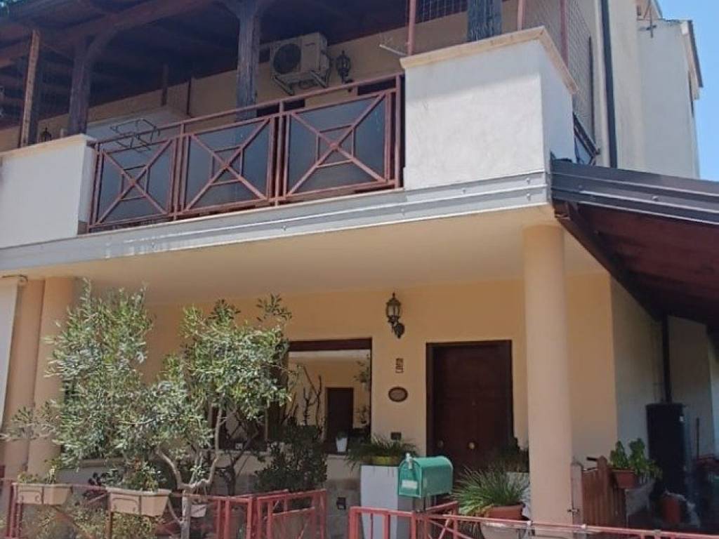 casa indipendente in vendita a Crotone in zona Città Vecchia