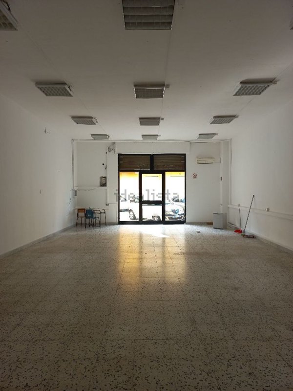 locale di sgombero in vendita a Crotone
