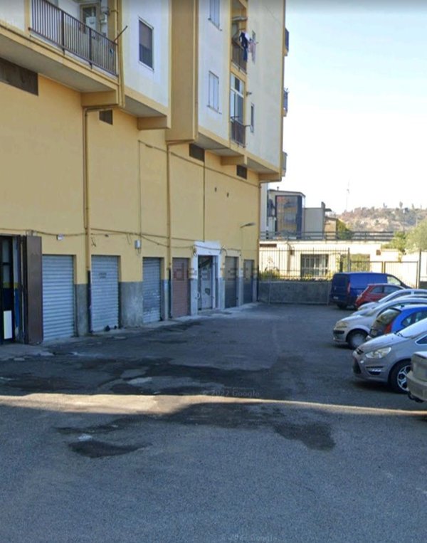 locale di sgombero in vendita a Crotone